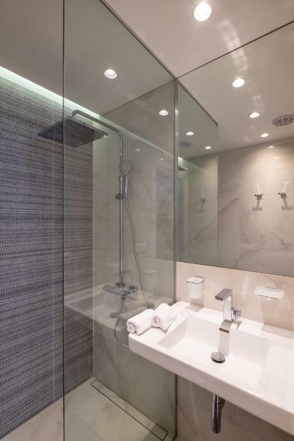 Vitosha Blvd Luxury 2-Bedroom, 2-Bathroom With Balcony Sofia Exterior foto