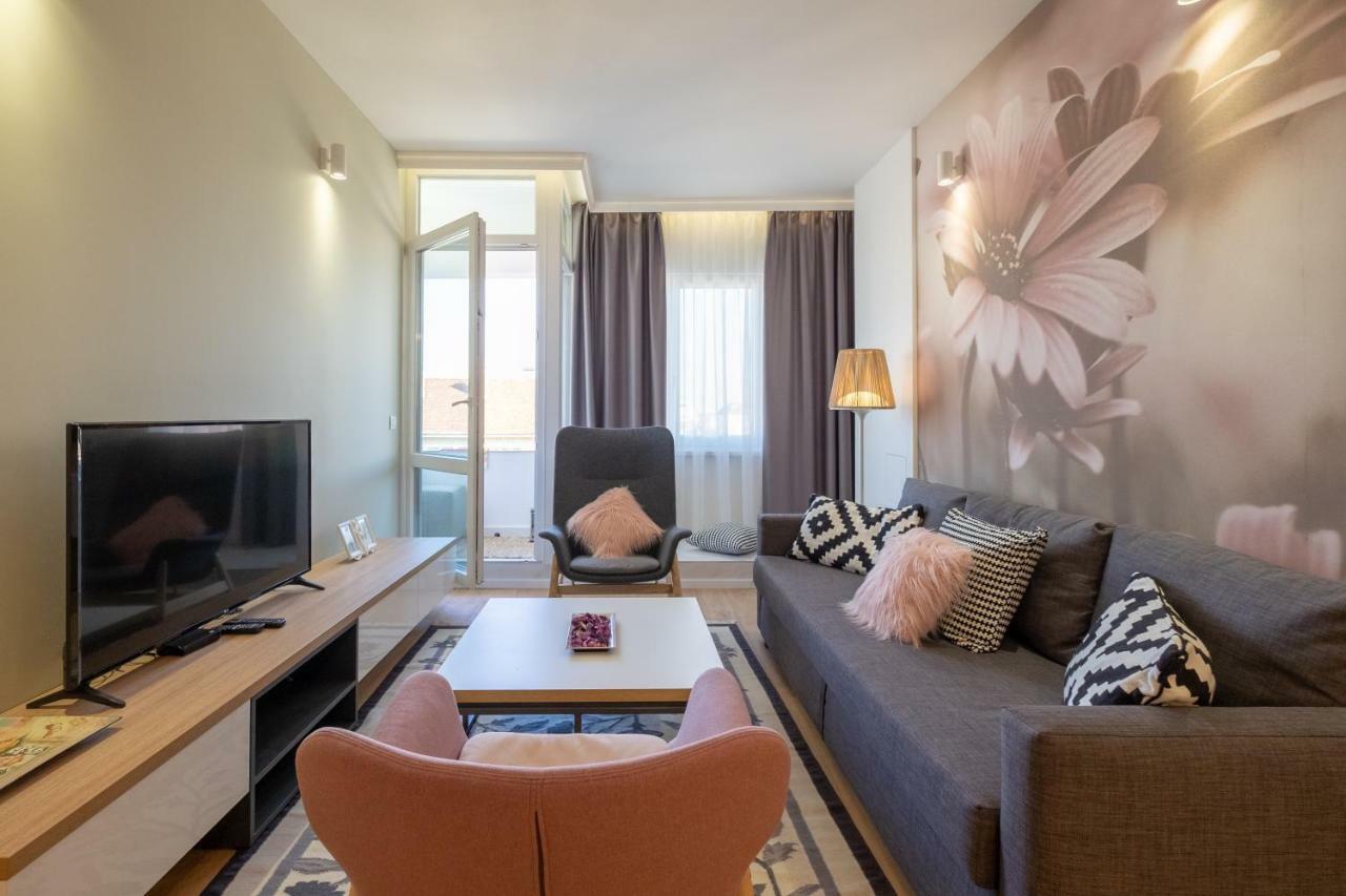 Vitosha Blvd Luxury 2-Bedroom, 2-Bathroom With Balcony Sofia Exterior foto