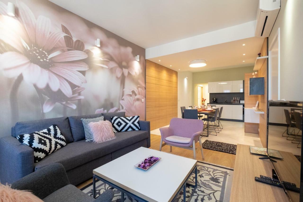 Vitosha Blvd Luxury 2-Bedroom, 2-Bathroom With Balcony Sofia Exterior foto