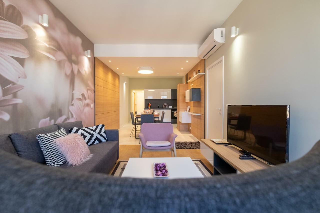 Vitosha Blvd Luxury 2-Bedroom, 2-Bathroom With Balcony Sofia Exterior foto