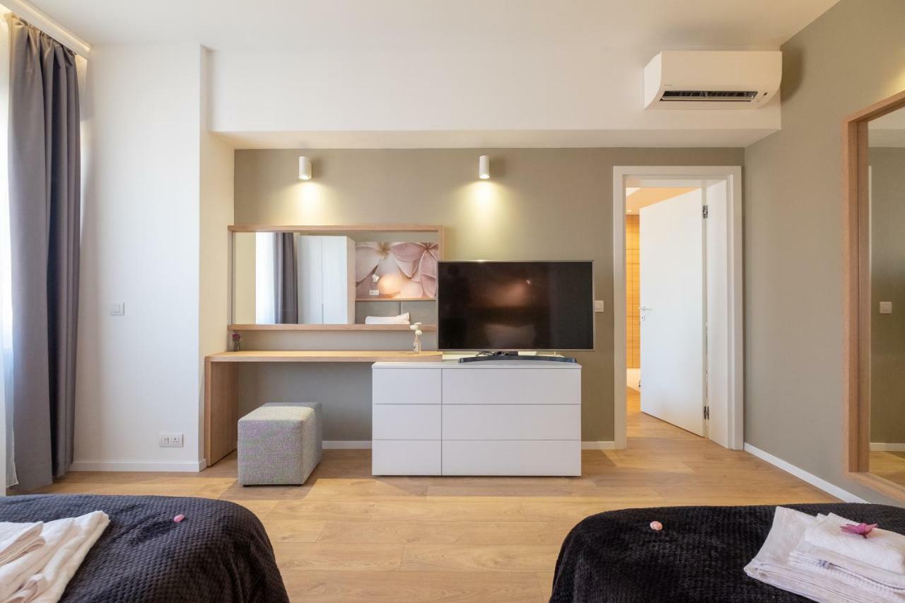 Vitosha Blvd Luxury 2-Bedroom, 2-Bathroom With Balcony Sofia Exterior foto