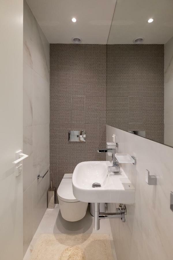 Vitosha Blvd Luxury 2-Bedroom, 2-Bathroom With Balcony Sofia Exterior foto