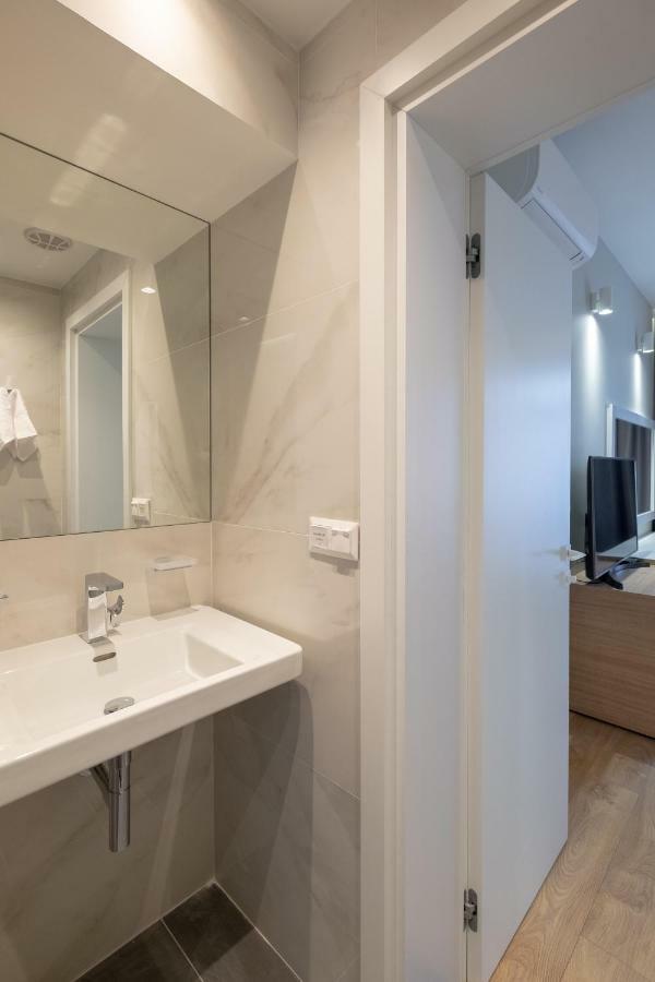 Vitosha Blvd Luxury 2-Bedroom, 2-Bathroom With Balcony Sofia Exterior foto
