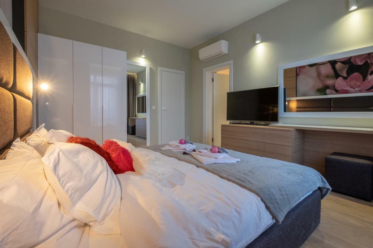 Vitosha Blvd Luxury 2-Bedroom, 2-Bathroom With Balcony Sofia Exterior foto
