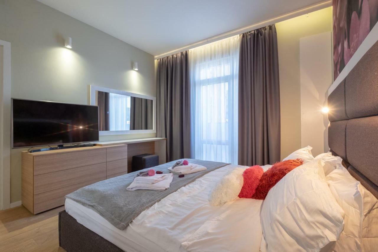 Vitosha Blvd Luxury 2-Bedroom, 2-Bathroom With Balcony Sofia Exterior foto